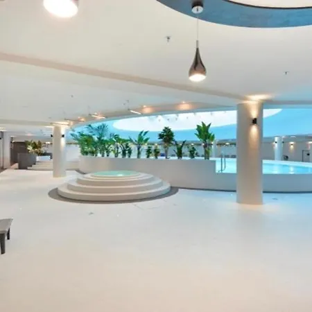 Hanza Tower 24 & Pool Daire